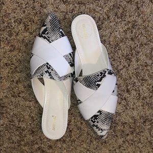 Arider Girl black and white snake skin mules